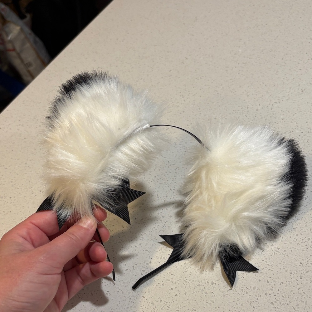 Chic Black and White Furry Cat Ear Headband - Picture 3 of 4